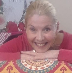 Meet your Posher, Debbie